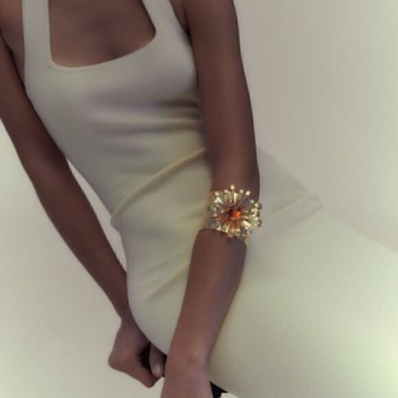 NWT Zara Resin Flower Cuff Bracelet - Picture 4 of 7